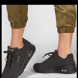 Sketchers Uno-Stand on Air women’s athletic shoe